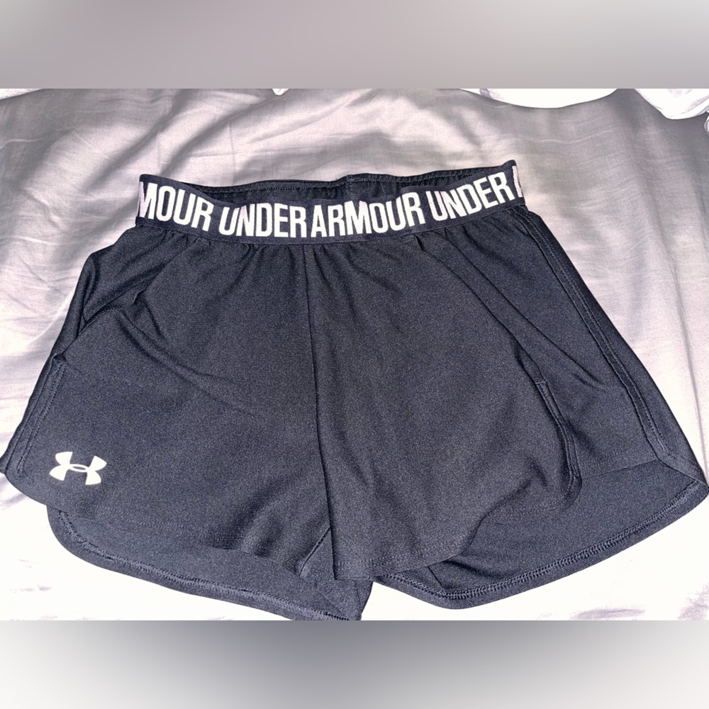Under Armour black loose shorts